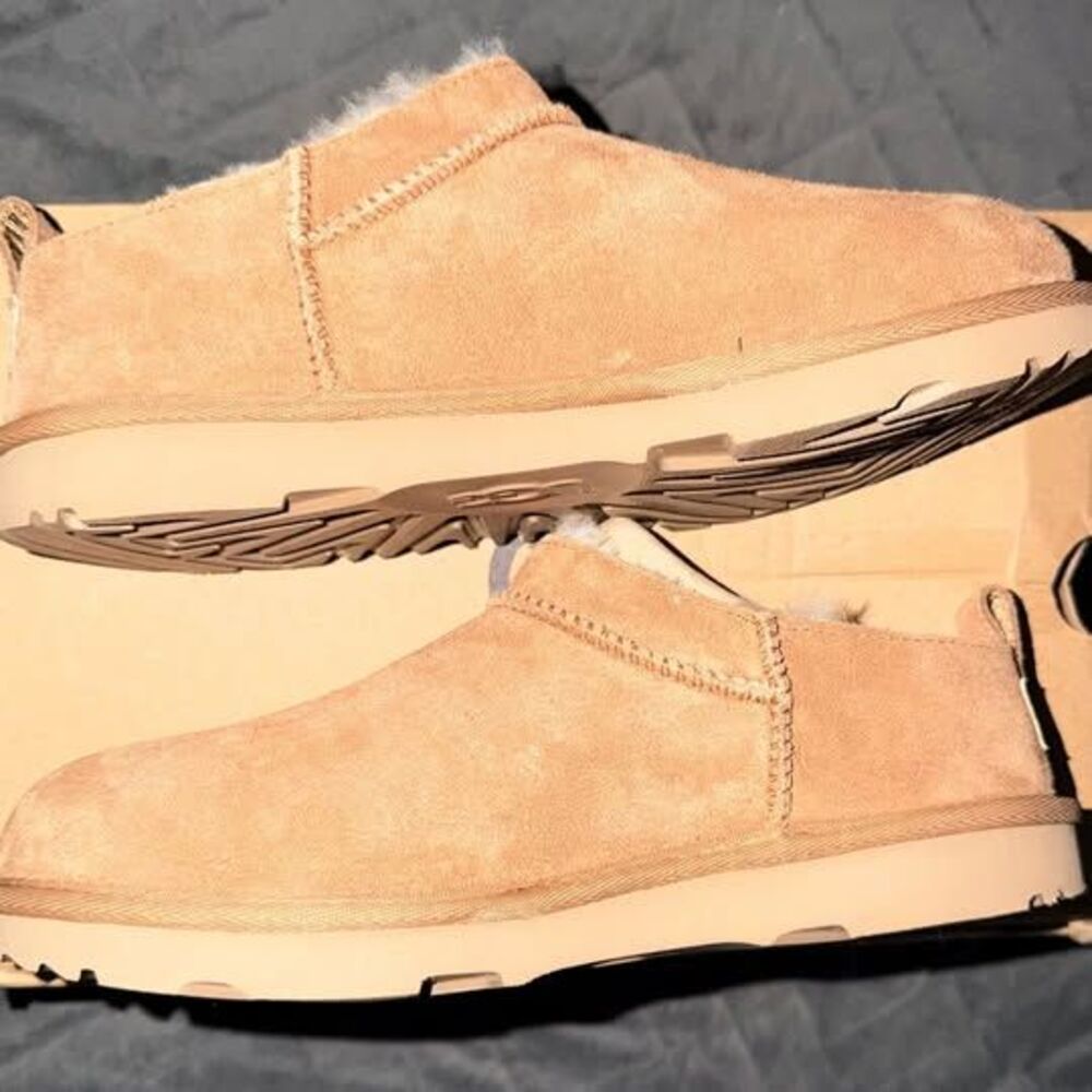 UGG CLASSIC MICRO “CHESTNUT” KIDS SIZE 5